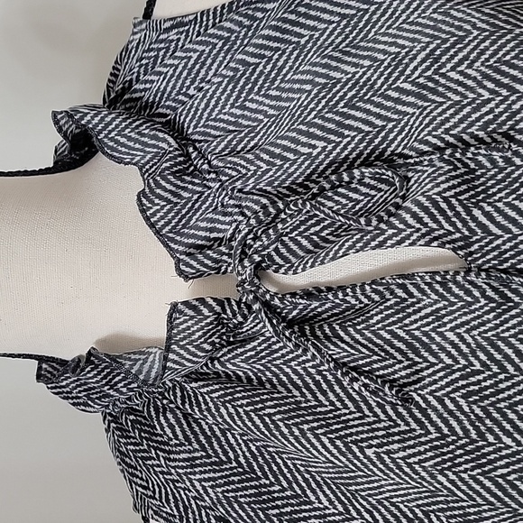 J. Crew Size 0 Gray Herringbone Pullover Blouse Top Sleeveless Ruffle Neck - Picture 3 of 12